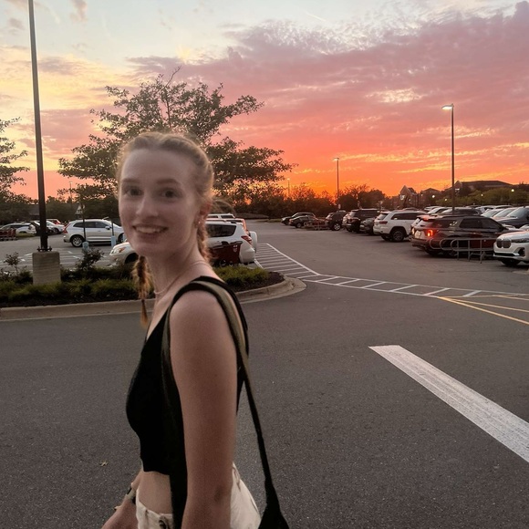 Meet your Posher, Alison - Picture 3 of 6